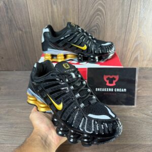 NIKE SHOX