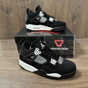 JORDAN 4 BLACK WHITE