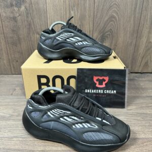 YEEZY BOOST 700 BLACK